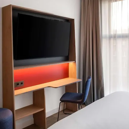 Hampton By Hilton 4*