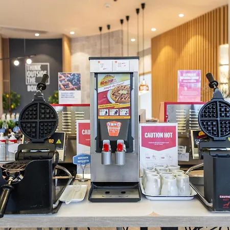 Отель Hampton By Hilton