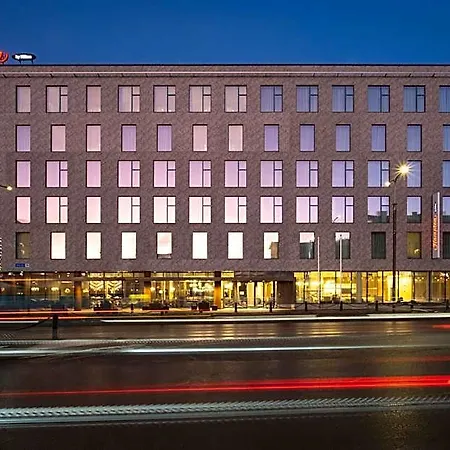 מלון Hampton By Hilton 4*