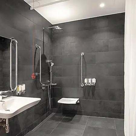 Hampton By Hilton מלון 4*