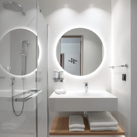 Hotel Hampton By Hilton 4*