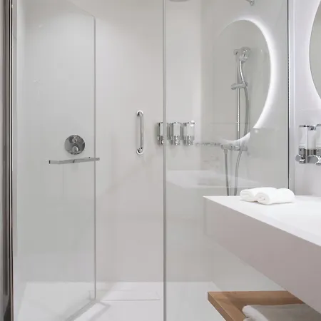 Hampton By Hilton מלון 4*