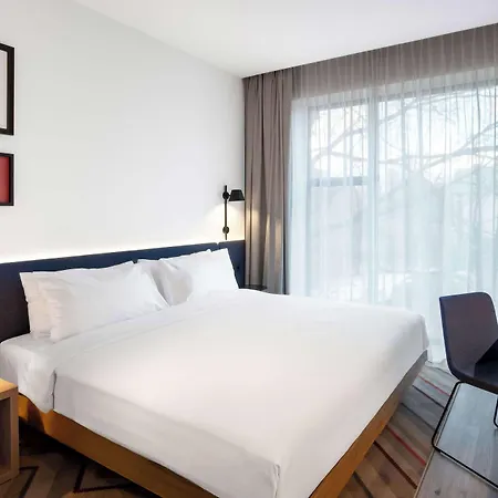 Hampton By Hilton מלון 4*