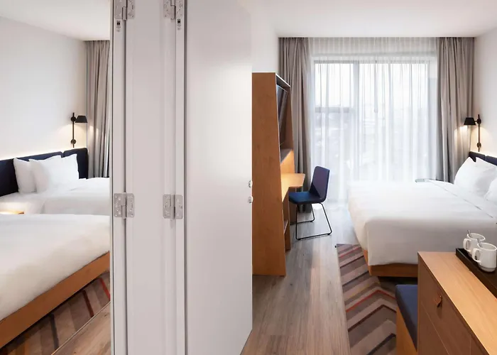 Hampton By Hilton 4*