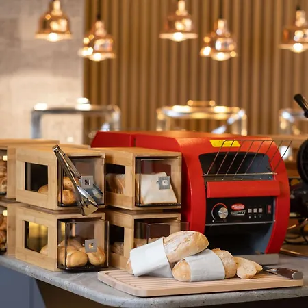 Hampton By Hilton 4*